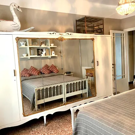 Charming Family Nest In Citta' Studi 公寓